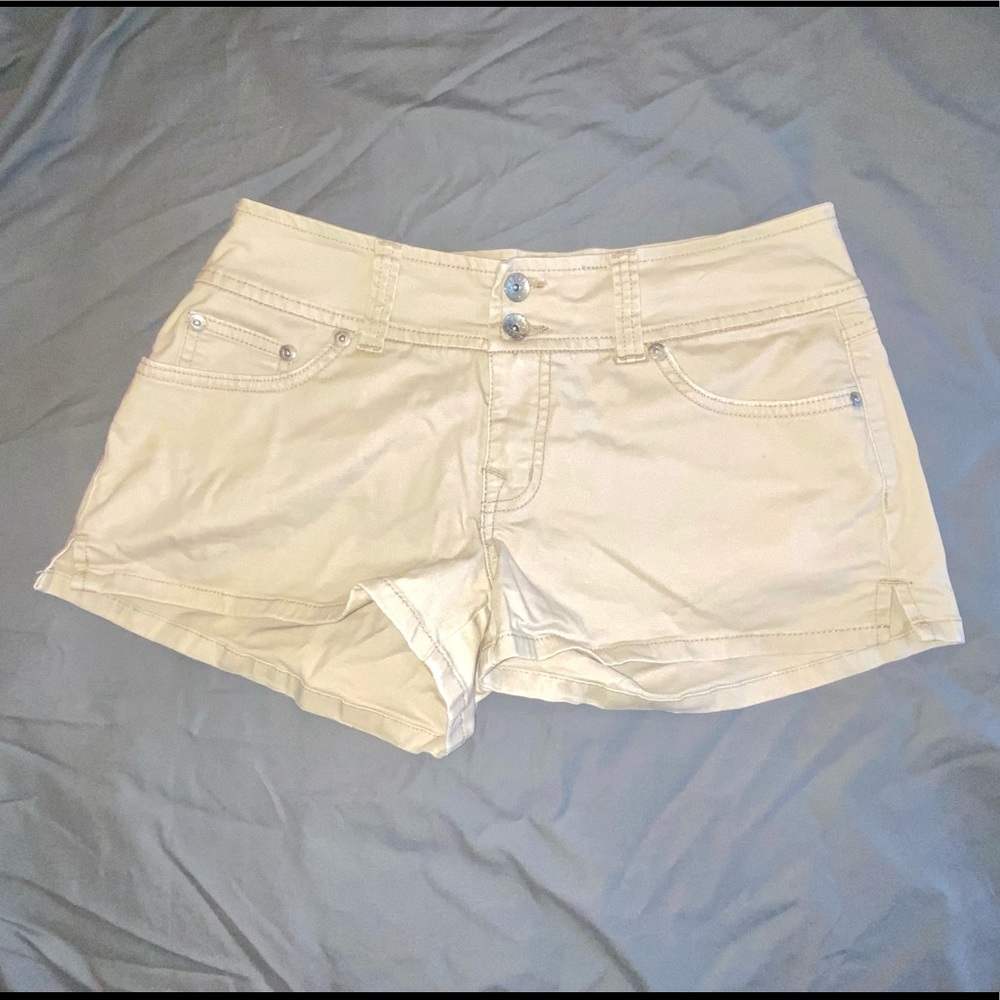 GLO Size 9 Tan Shorts